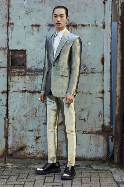 Look 28